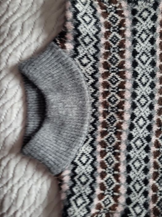 Ciepły sweterek  rozmiar M