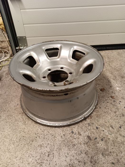 Felgi 16x8j Cragar 6x139.7