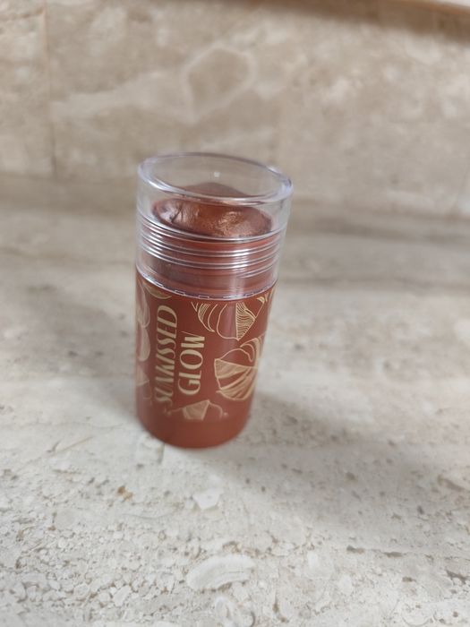 Bronzer w kremie, blyszczacy
