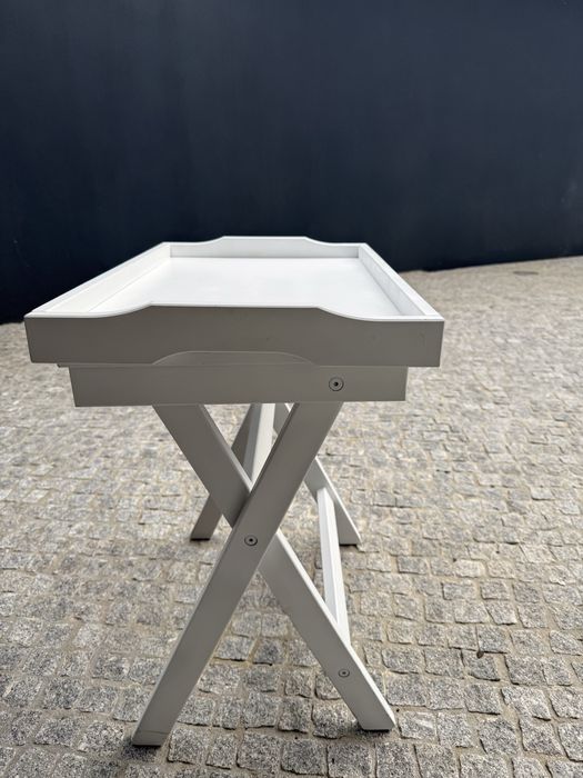 Mesa de apoio branca
