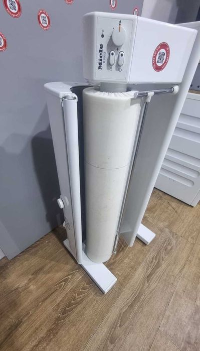 Magiel elektryczny Miele B 895 D | Funkcja pary | Szer.83cm