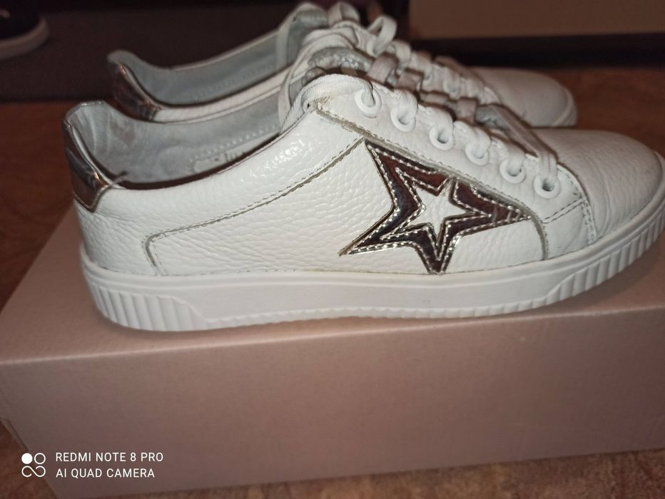 Продам классные кроссовки