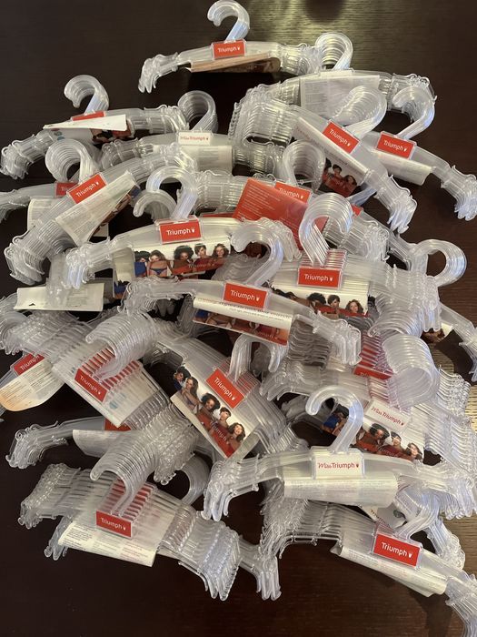 Triumph wieszaki 300 sztuk