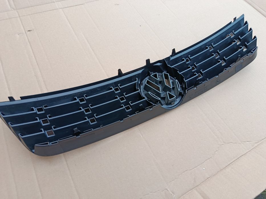 Grill Passat B5.  1996-2000 r  3B0 853 653C