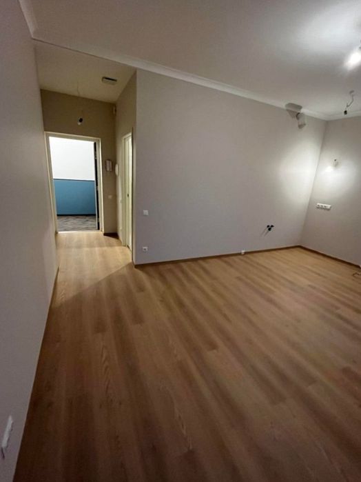 Поклейка обоев. Покраска стен и потолков. Ламинат