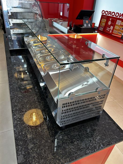 Vitrine Refrigerada de Bancada Com Vidro, com Capacidade Para 5 GN 1/4 , Dim.1200x335x435mm- 220V