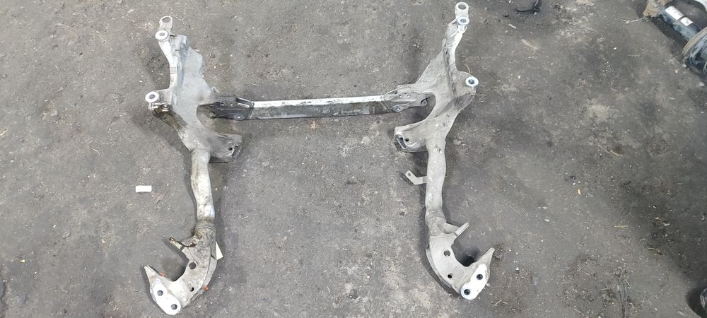 Підрамник на Ауді Q5 8R