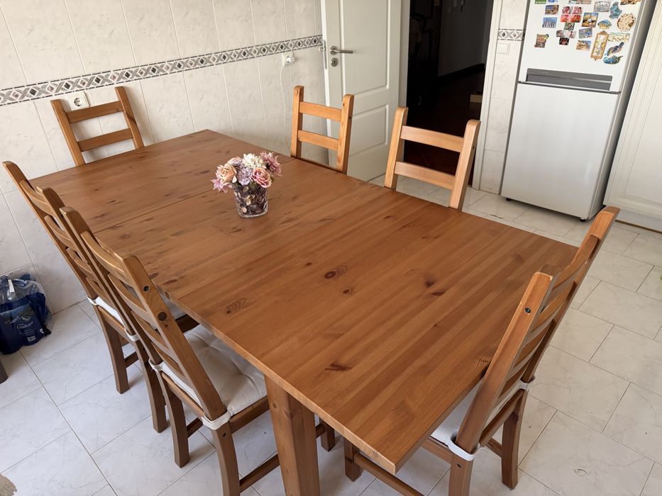 Mesa de Jantar IKEA STORNÄS com 4 Cadeiras – Pinho Maciço | como nova