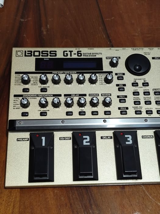 Pedaleira Boss GT-6
