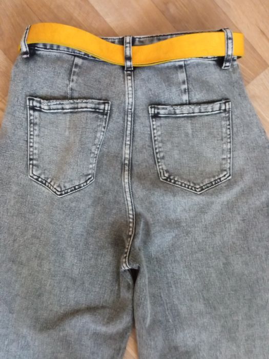 Джинси жіночі ,стильні, розмір 27