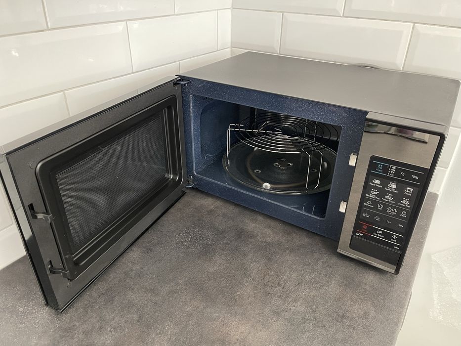 Kuchenka mikrofalowa SAMSUNG GE83X