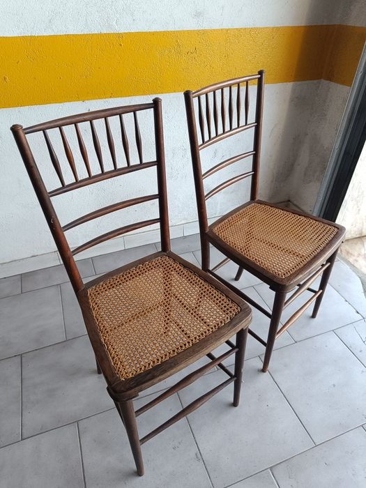 Cadeiras em palhinha