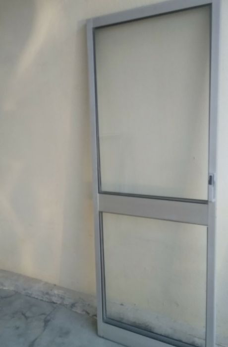 Janelas em alumínio de correr com vidro simples sem aro