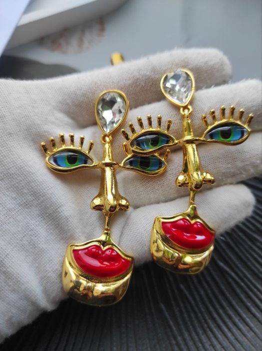 Ефектні сережки підвіски із обличчям губи ніс стиль Скіапареллі