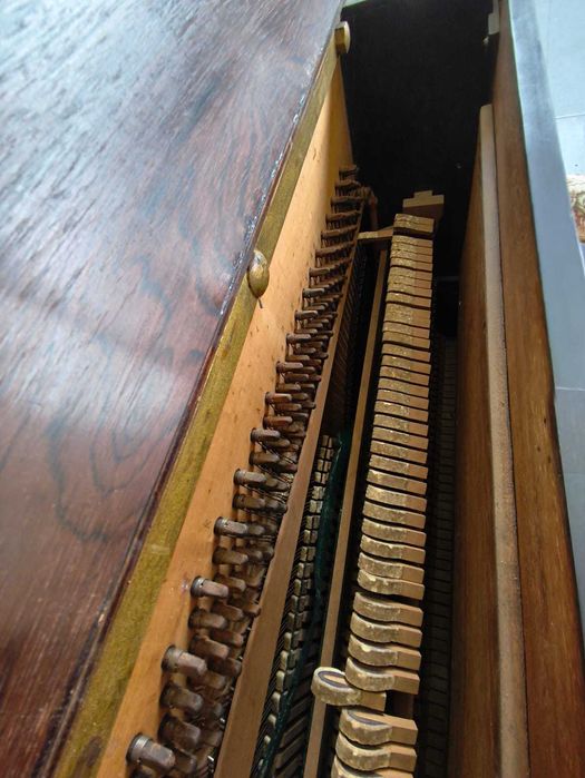 Piano Vertical Antigo Herce à Paris