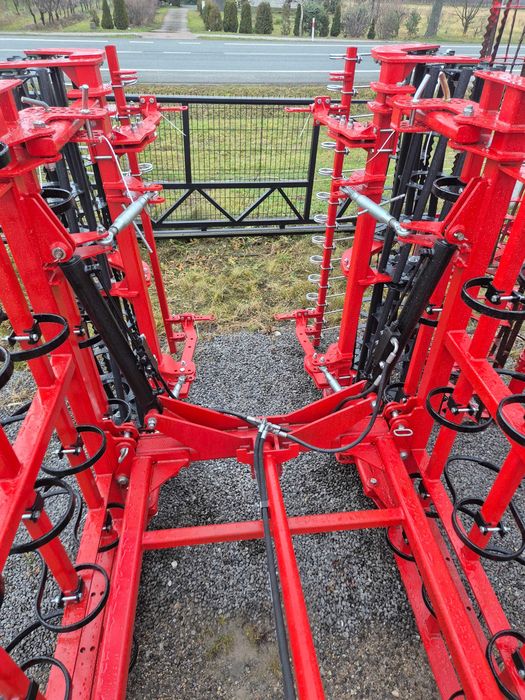 Agregat przedsiewny uprawowy