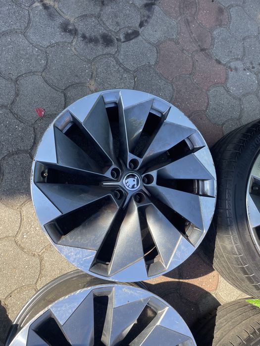 Felgi Skoda Enyaq 21 cali Betria oryginał 5x112 komplet okazja