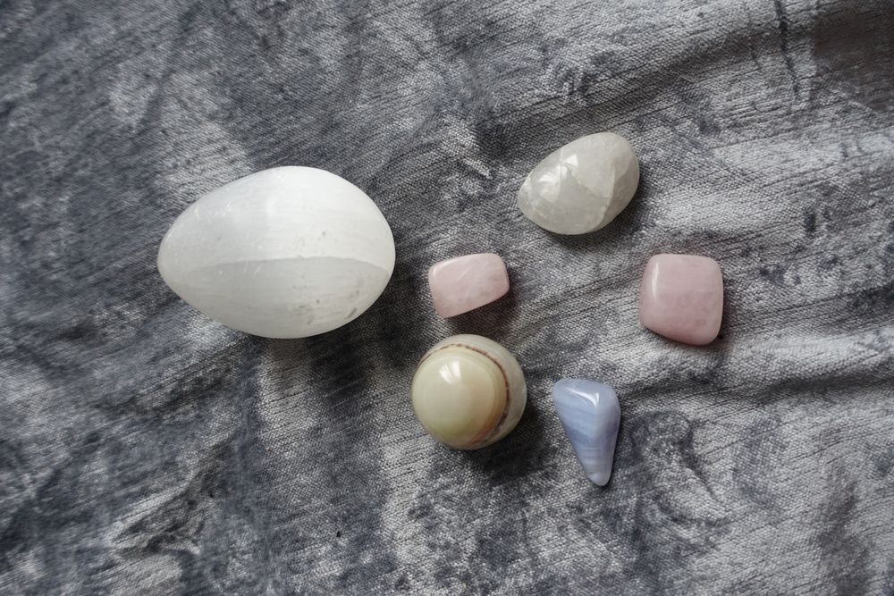 Натуральне каміння селеніт, рожевий кварц, гірський кришталь, агат