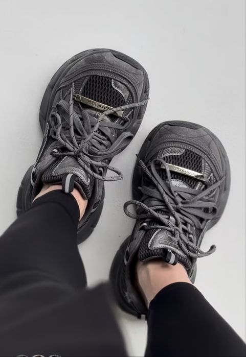 Nowe stylowe trampki. Rozmiar 39 Wkładka 25.0