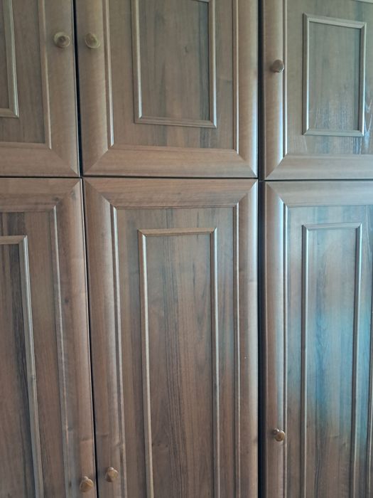 Продам хороших 2 шкафа