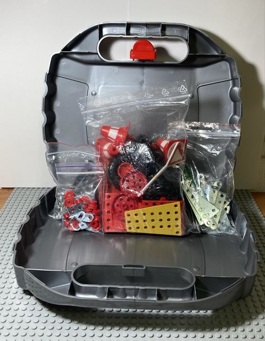 Metallic constructor set