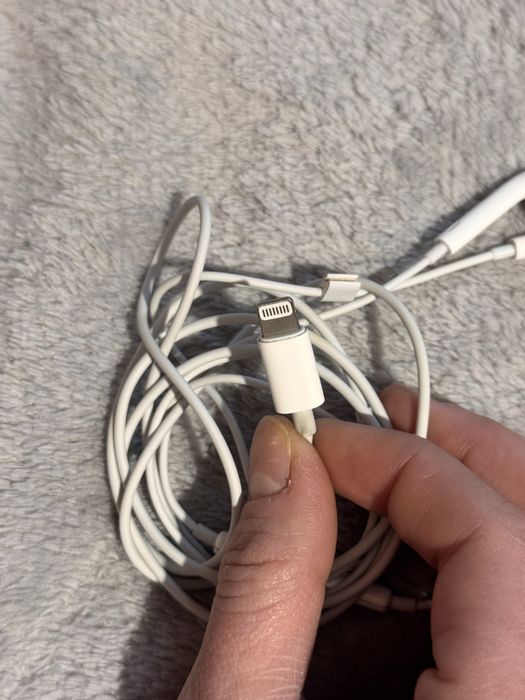 Провідні навушники до айфону