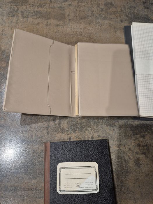 Zabytkowe zeszyty i notatnik PRL.