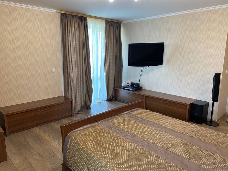 Продаж укомплектованого будинку з гаражем в районі Агропереробки!