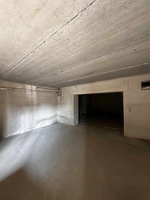 Продаж комерція 171 м² і 140 м² на Зазі