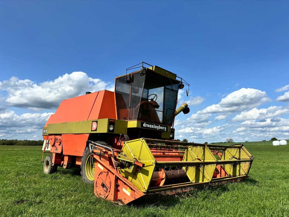 Dronningborg D7000 (Bizon Z056, Class, New Holland, Massey Ferguson)