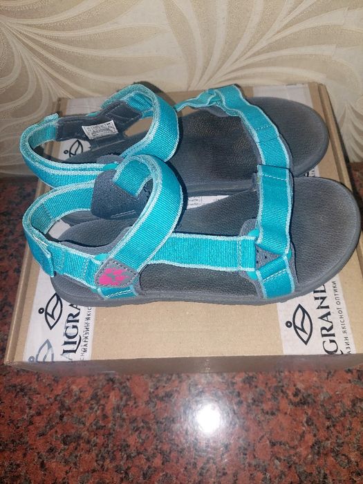 Продам дитячі босоніжки ,Jack Wolfskin. 35 розмір устілка 22.2 ст