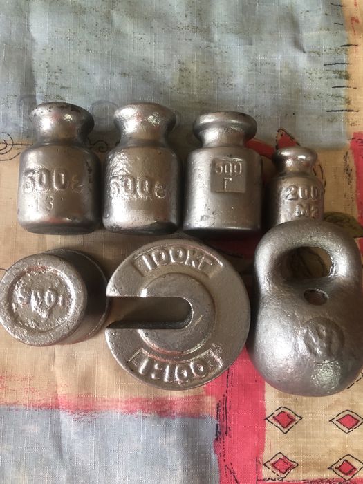 Гири весовые  8 штук