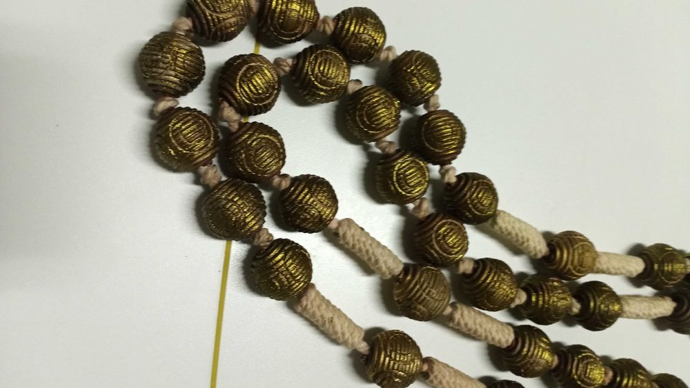 Terço em tamanho grande pintado à mão