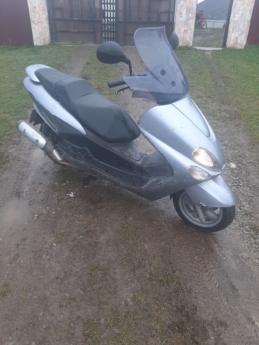Ямаха маджестик 125.на хорошому ходу.