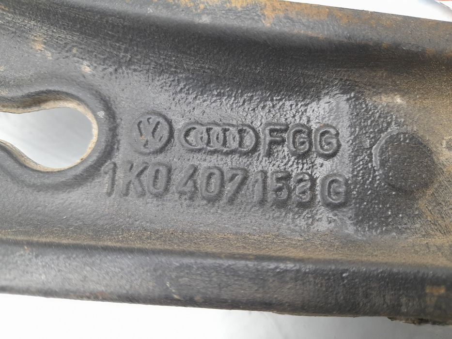 Braço de suspensão frente esquerdo VOLKSWAGEN Golf V (1K1)