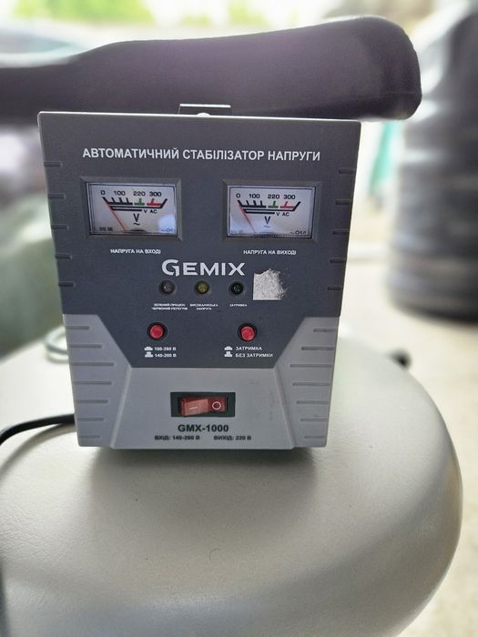 Стабилизатор напряжение Gemix 1000, практически новый