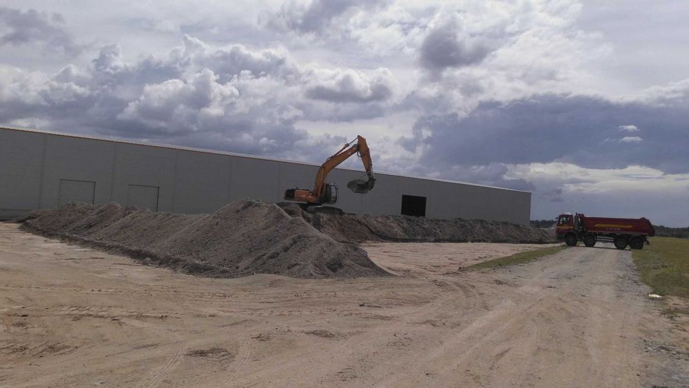 Wynajme halę 4300 m2. 4 Doki przeładunkowe  dla TIR-ów oraz 1 barma poziom 0 - pomieszczenie socjalne