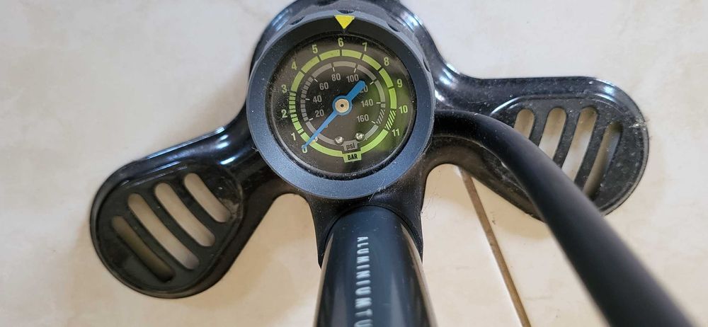 Bomba de pé para Bicicleta 900