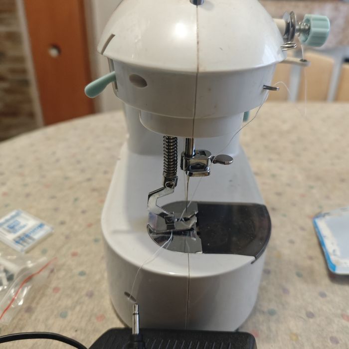 Mini Máquina de costura