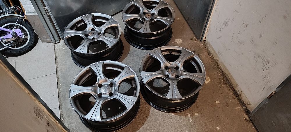Alufelgi 4x98 16 szerokość 7 cali. Otwór centrujący 60mm. Com4wheels.