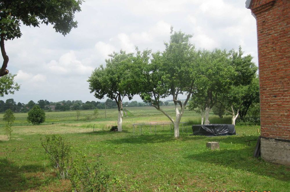 Будинок та земельна ділянка 0,5 га в дуже гарному місці близько Львова