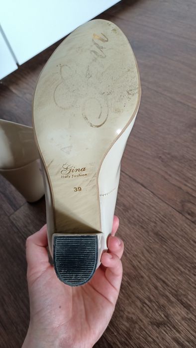 Туфлі на підборах