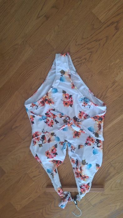 Strój jednoczęściowy XL wiązany na szyi