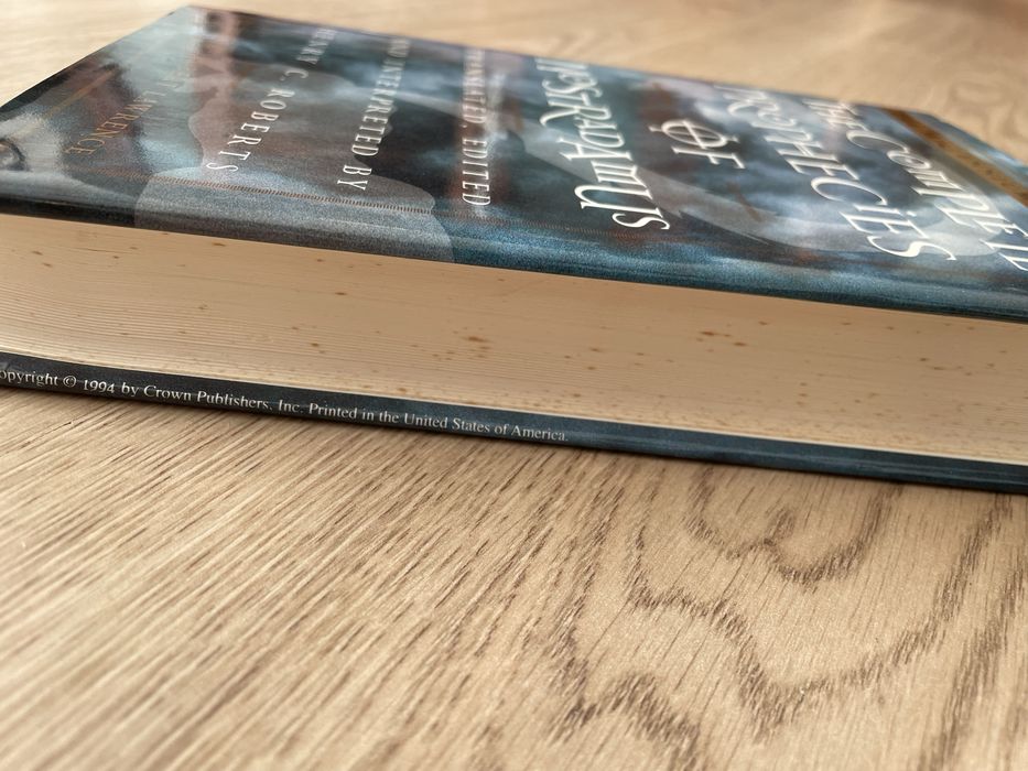 Livro Nostradamus em inglês