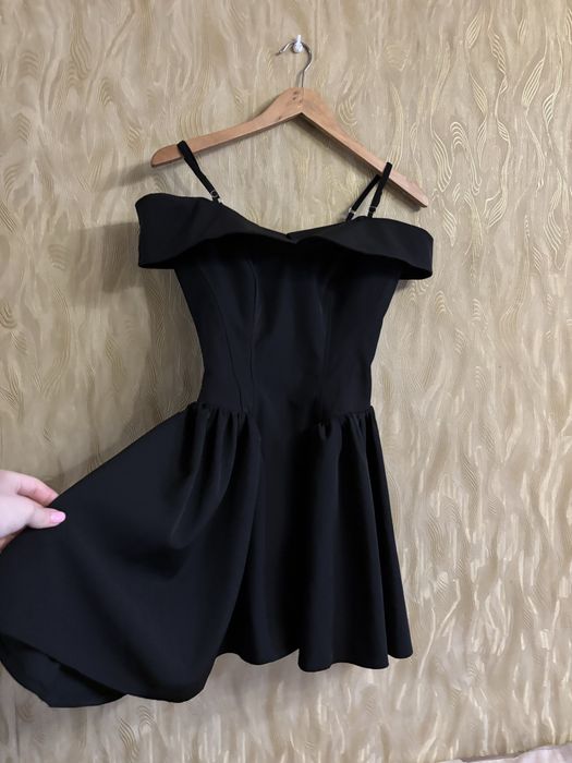 Платье нарядное,черное