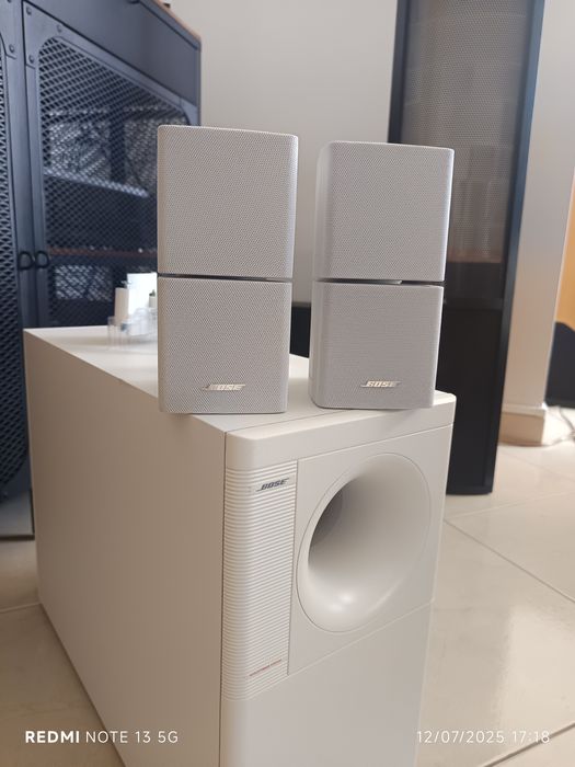 Bose Acoustimass 5 serie III com suportes UB20