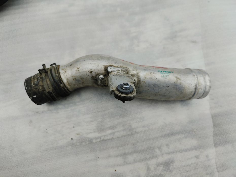 7l8129654a cayenne 958 Touareg 7p 4.2 патрубок интеркулера