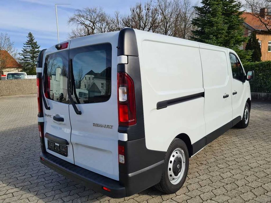 Бампер передній Renault Trafic III запчастини, разборка Рено Трафік 3