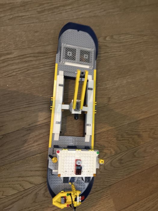 Лего карабаль есть торг