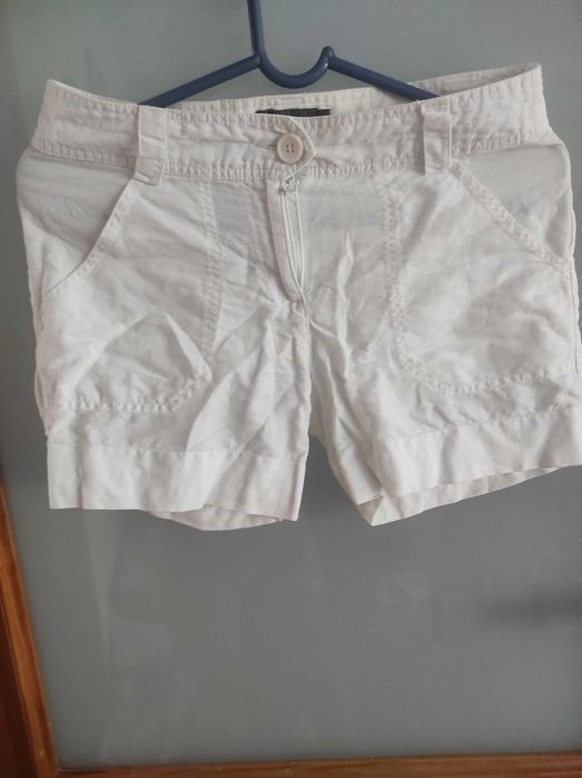 Krótkie białe spodenki